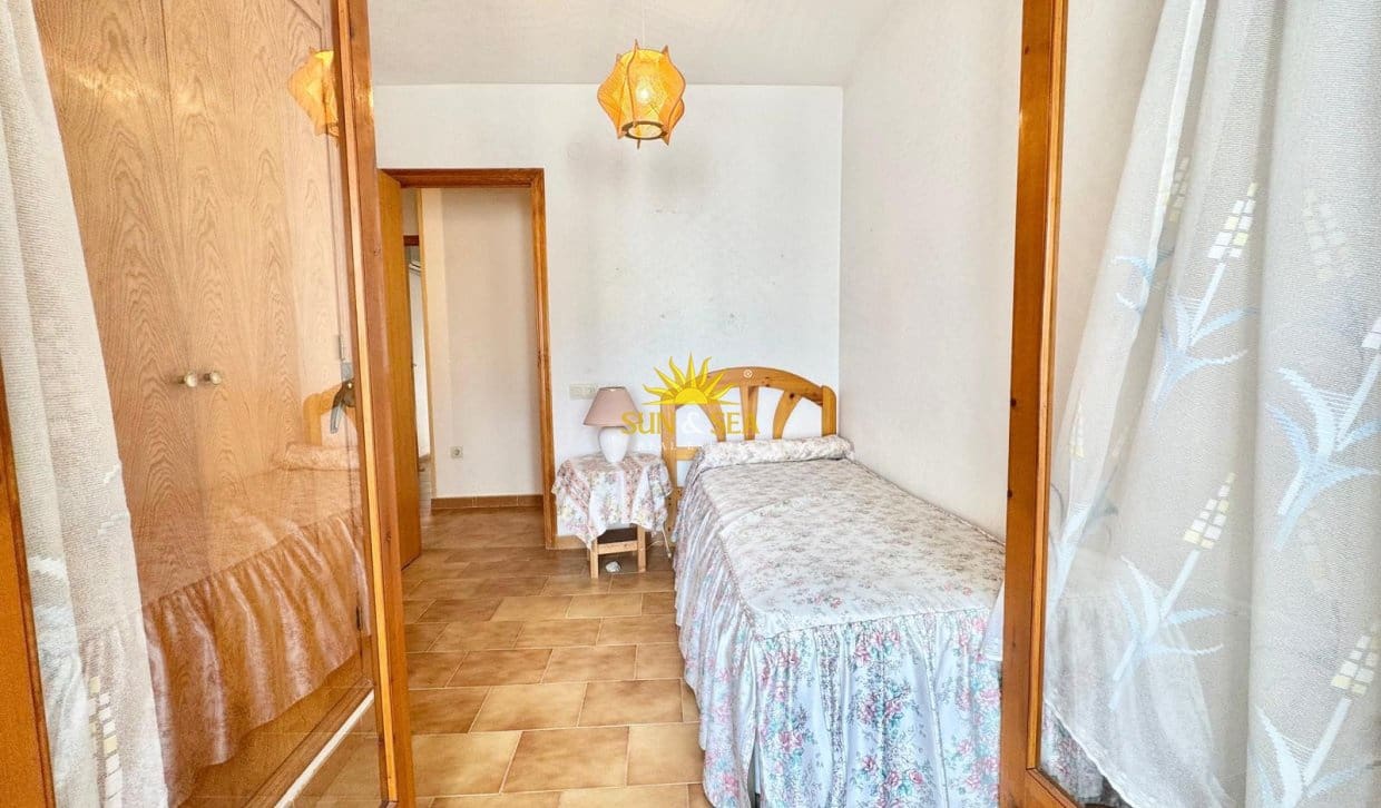 3 bedroom Townhouse for rent in Torrevieja with pool - € 950 (Ref: 10065128)