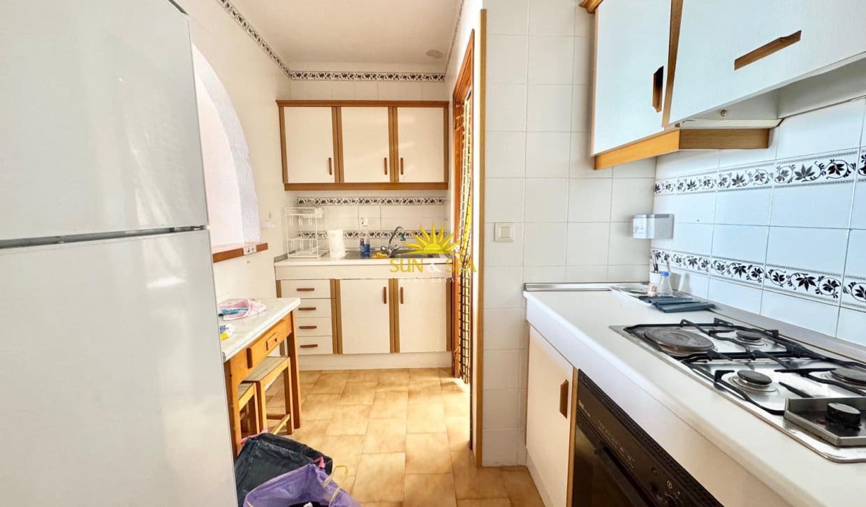 3 bedroom Townhouse for rent in Torrevieja with pool - € 950 (Ref: 10065128)