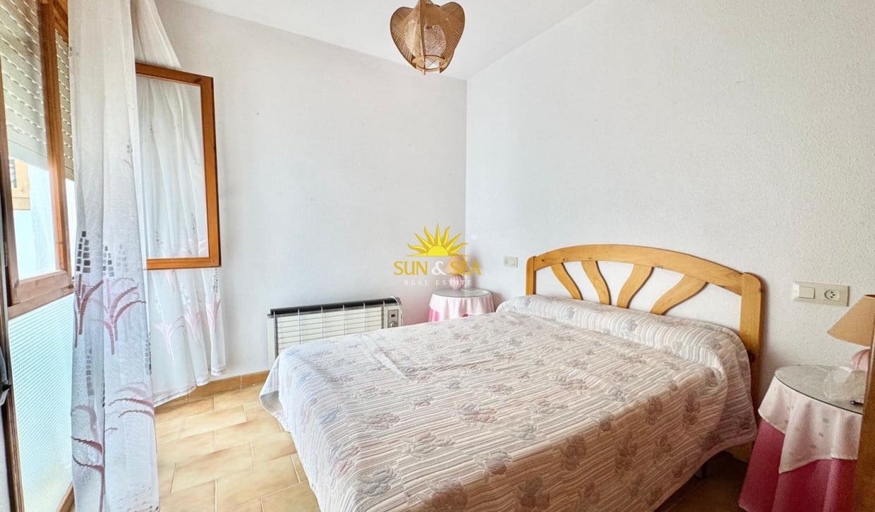 3 bedroom Townhouse for rent in Torrevieja with pool - € 950 (Ref: 10065128)