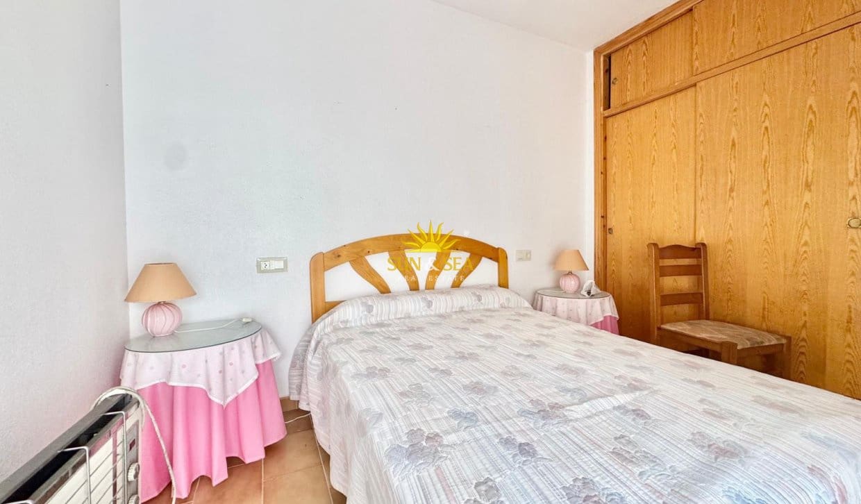3 bedroom Townhouse for rent in Torrevieja with pool - € 950 (Ref: 10065128)