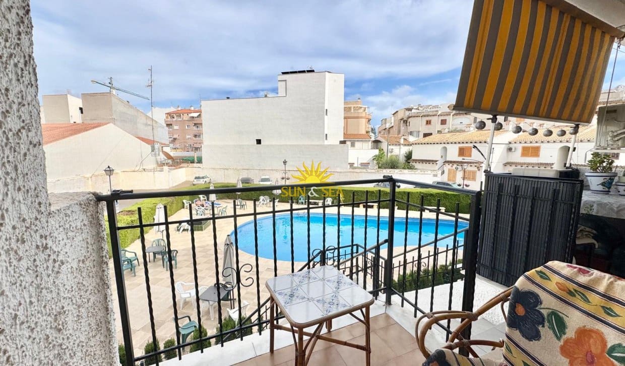 3 bedroom Townhouse for rent in Torrevieja with pool - € 950 (Ref: 10065128)