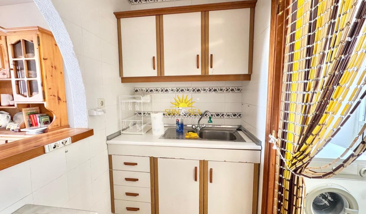 3 bedroom Townhouse for rent in Torrevieja with pool - € 950 (Ref: 10065128)