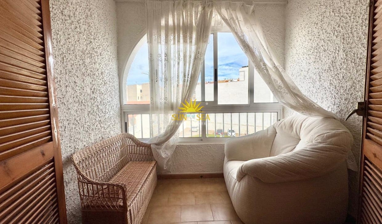 3 bedroom Townhouse for rent in Torrevieja with pool - € 950 (Ref: 10065128)