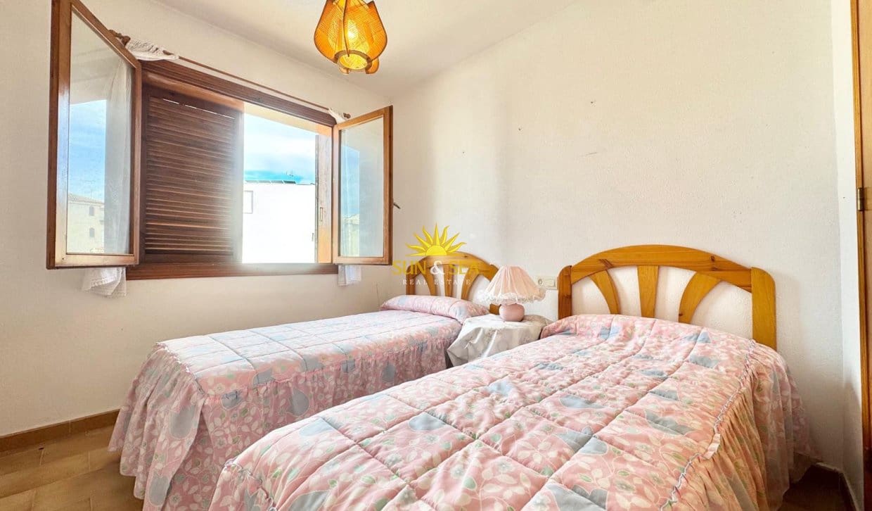 3 bedroom Townhouse for rent in Torrevieja with pool - € 950 (Ref: 10065128)