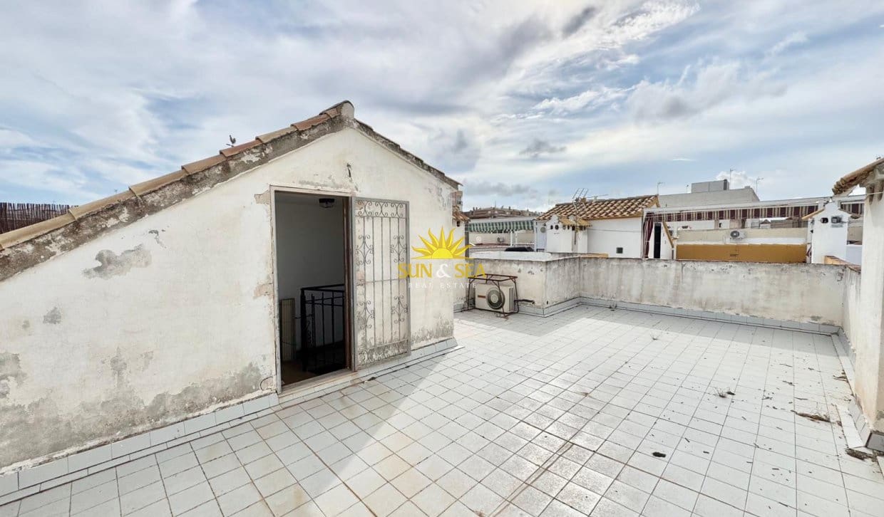 3 bedroom Townhouse for rent in Torrevieja with pool - € 950 (Ref: 10065128)