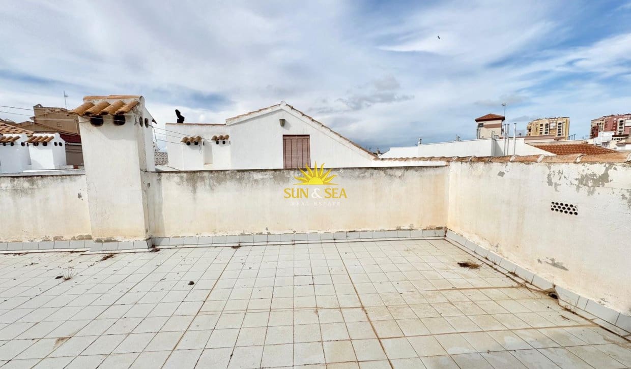 3 bedroom Townhouse for rent in Torrevieja with pool - € 950 (Ref: 10065128)