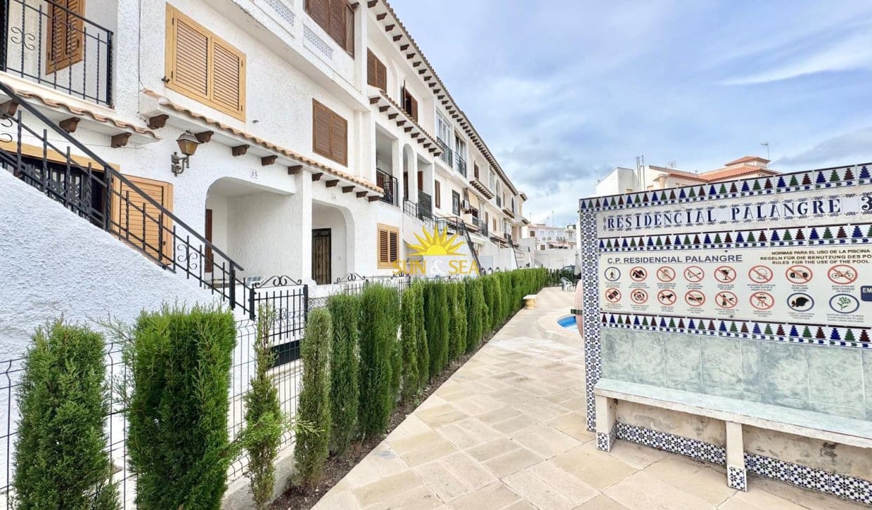 3 bedroom Townhouse for rent in Torrevieja with pool - € 950 (Ref: 10065128)
