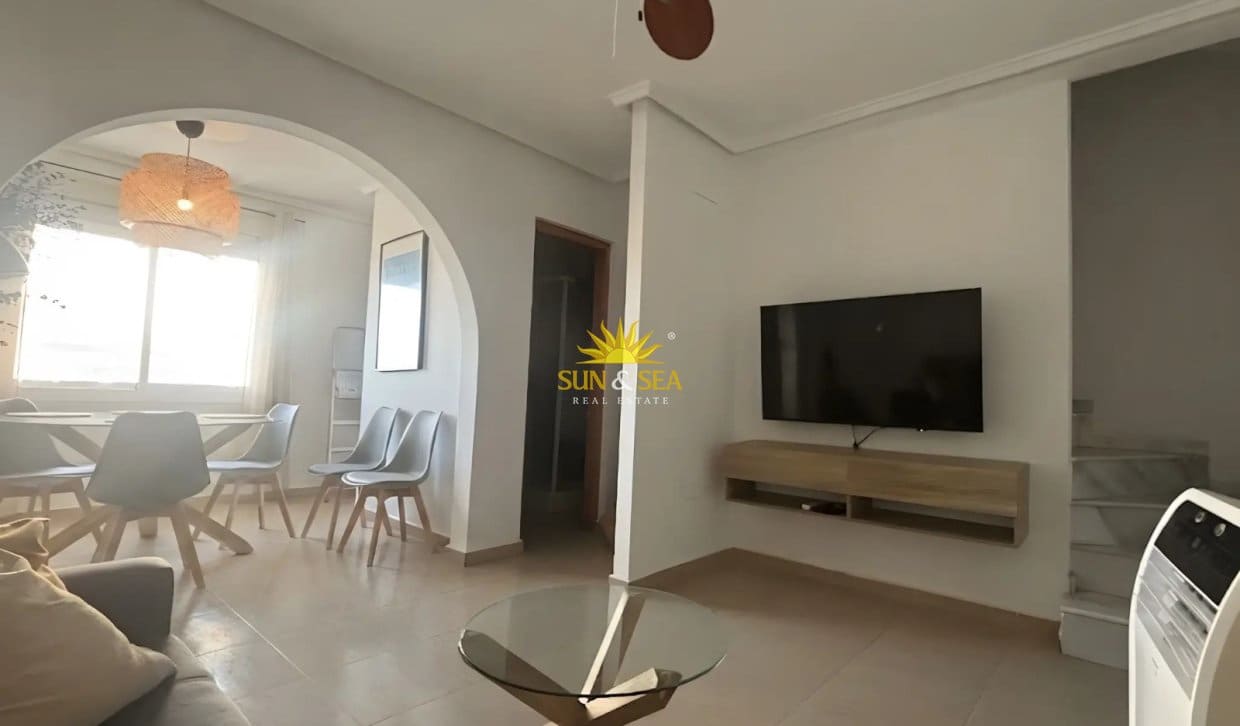2 soveværelse Byhus til leje i Gran Alacant med swimmingpool garage - € 1.300 (Ref: 10072874)