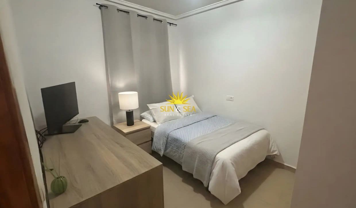 2 soveværelse Byhus til leje i Gran Alacant med swimmingpool garage - € 1.300 (Ref: 10072874)