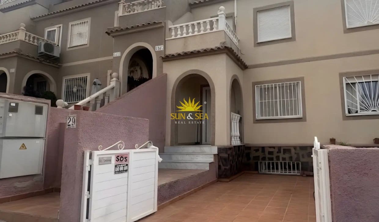 2 soveværelse Byhus til leje i Gran Alacant med swimmingpool garage - € 1.300 (Ref: 10072874)