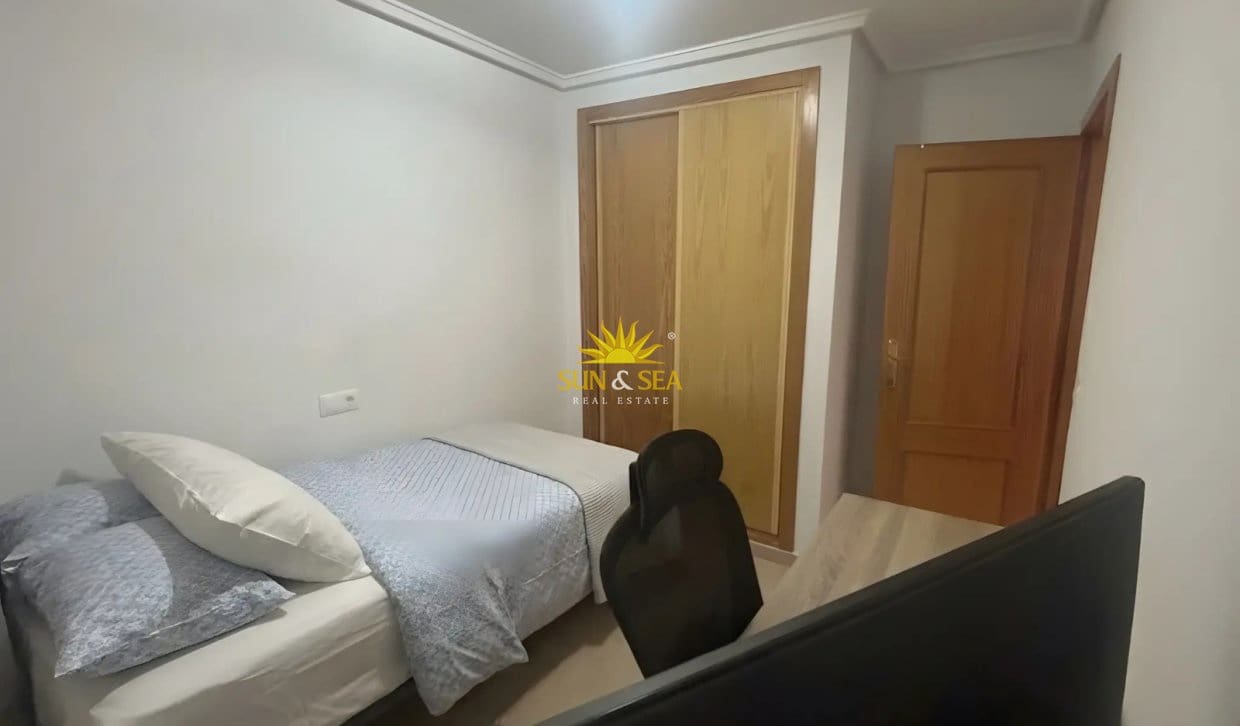 2 soveværelse Byhus til leje i Gran Alacant med swimmingpool garage - € 1.300 (Ref: 10072874)