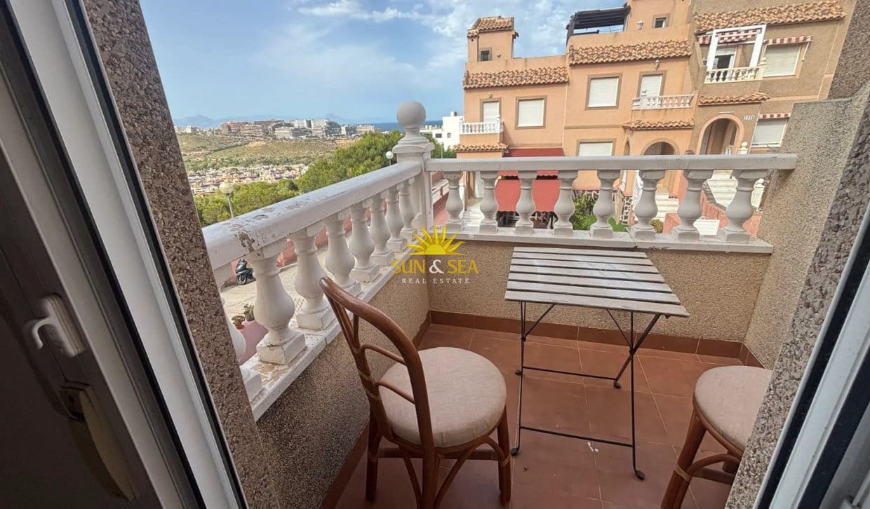 2 soveværelse Byhus til leje i Gran Alacant med swimmingpool garage - € 1.300 (Ref: 10072874)