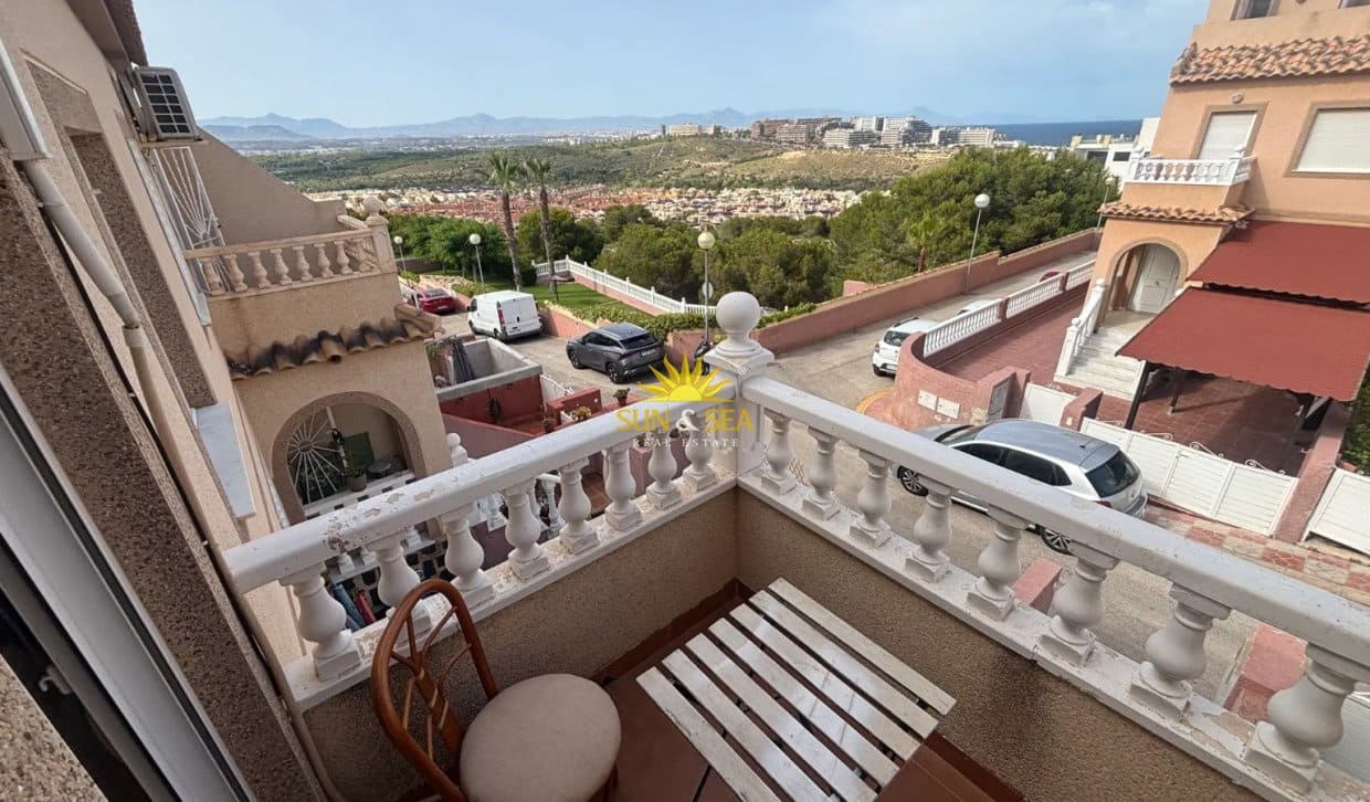2 soveværelse Byhus til leje i Gran Alacant med swimmingpool garage - € 1.300 (Ref: 10072874)