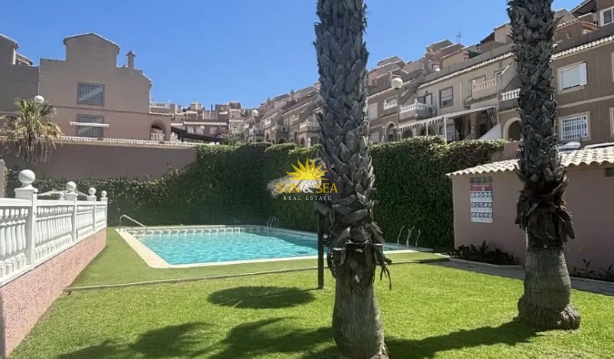 2 soveværelse Byhus til leje i Gran Alacant med swimmingpool garage - € 1.300 (Ref: 10072874)