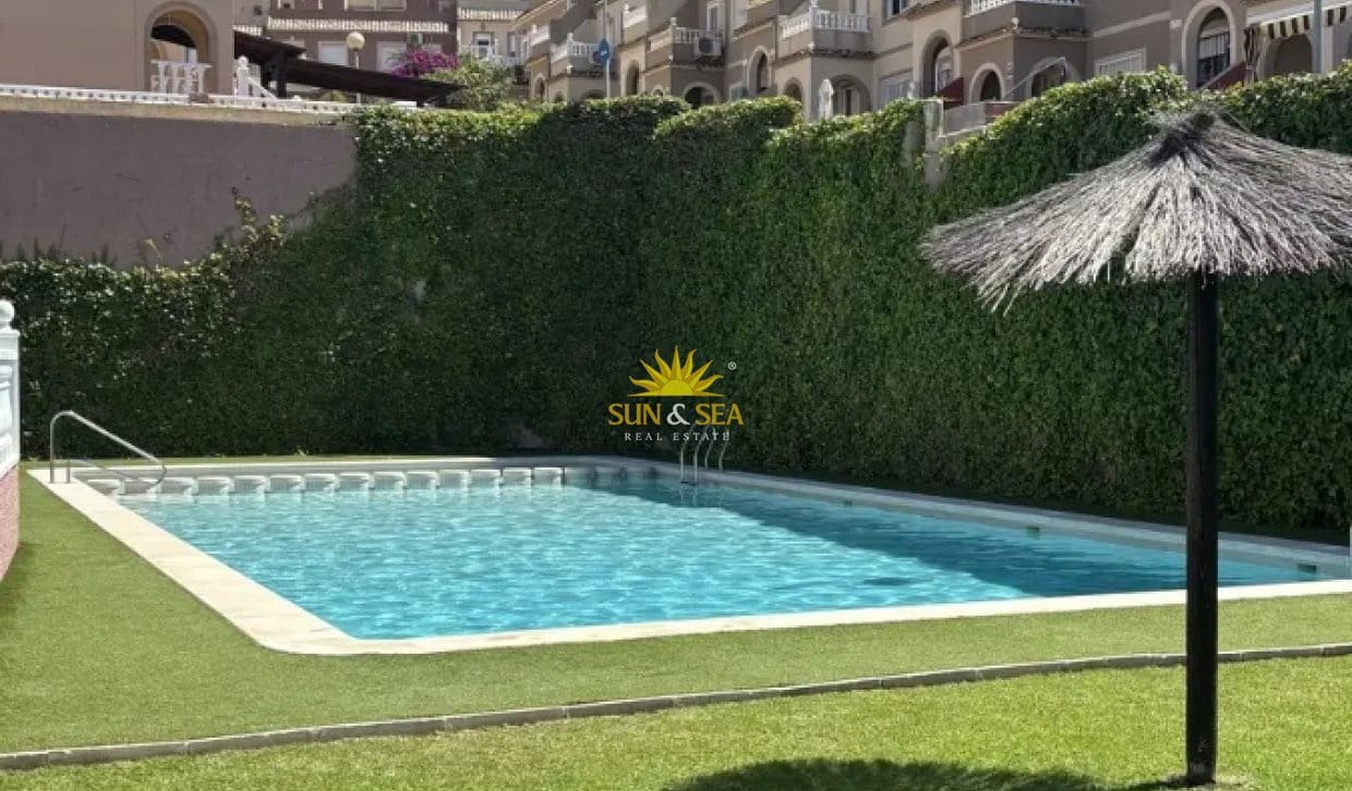 2 soveværelse Byhus til leje i Gran Alacant med swimmingpool garage - € 1.300 (Ref: 10072874)