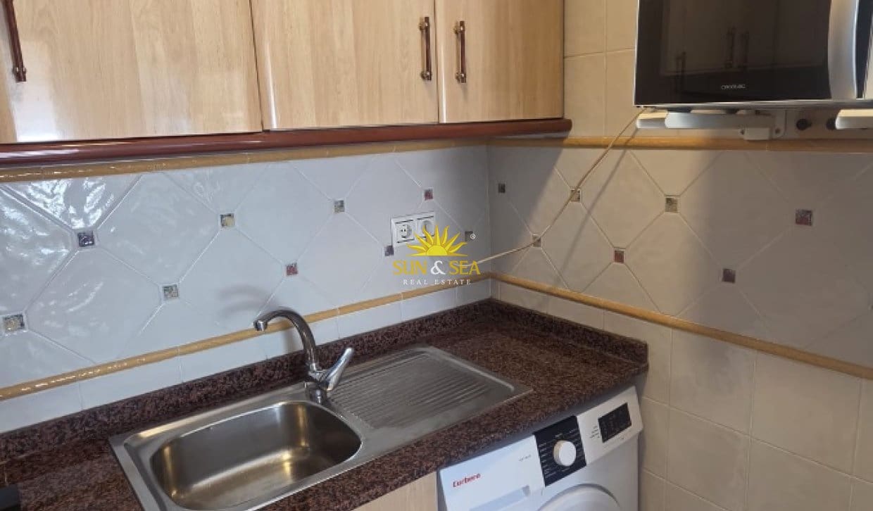 Apartamento de 1 habitación en Guardamar del Segura en alquiler con garaje - 500 € (Ref: 10073247)