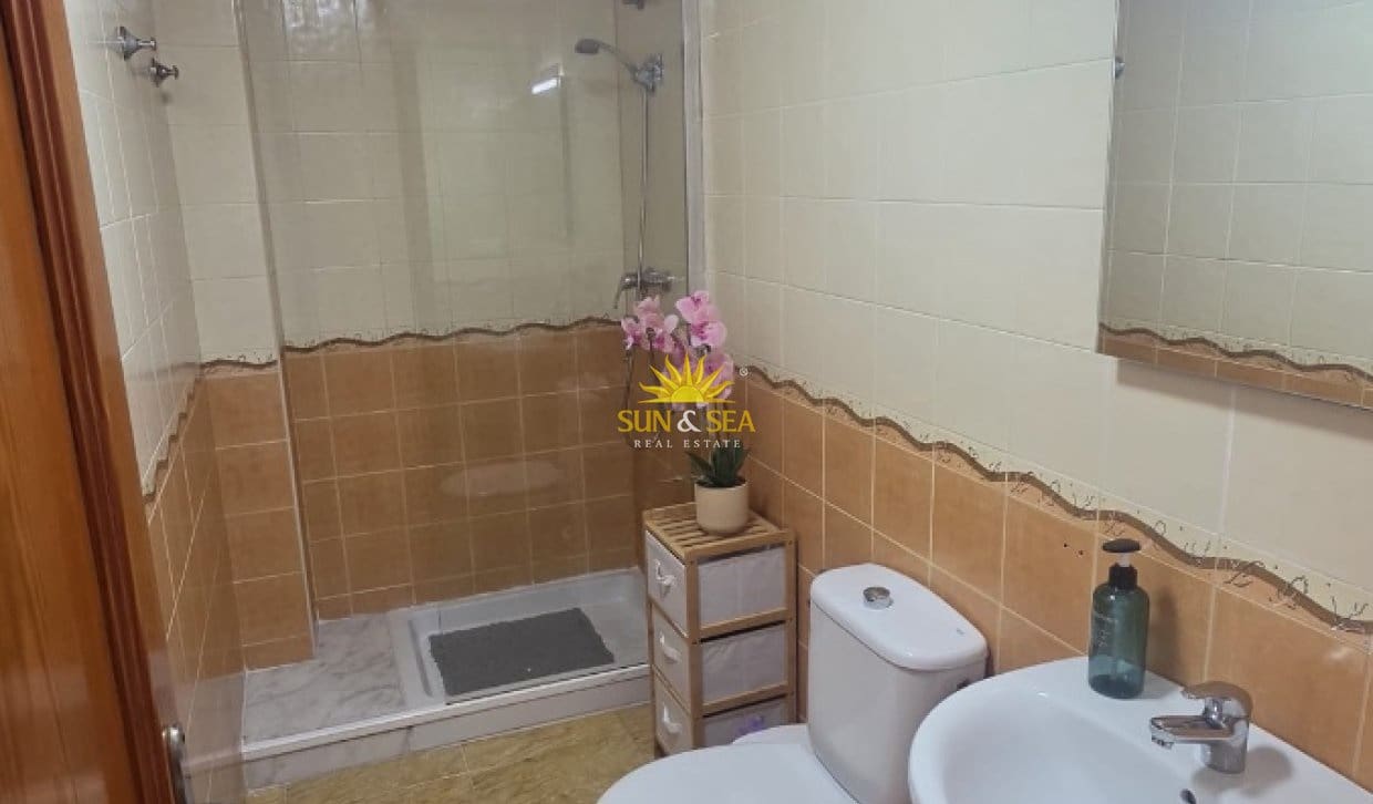 Apartamento de 1 habitación en Guardamar del Segura en alquiler con garaje - 500 € (Ref: 10073247)