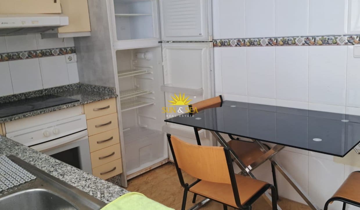 3 quarto Apartamento para arrendar em Orihuela Costa com piscina - 1 200 € (Ref: 10073248)