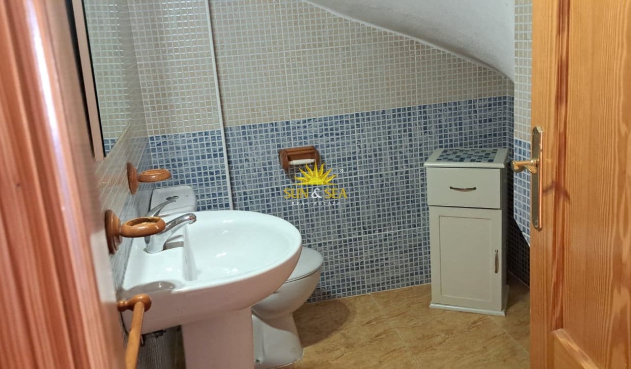 3 quarto Apartamento para arrendar em Orihuela Costa com piscina - 1 200 € (Ref: 10073248)