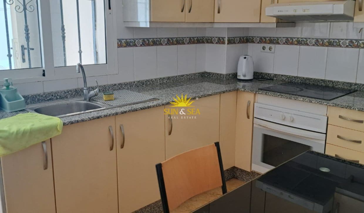 3 quarto Apartamento para arrendar em Orihuela Costa com piscina - 1 200 € (Ref: 10073248)