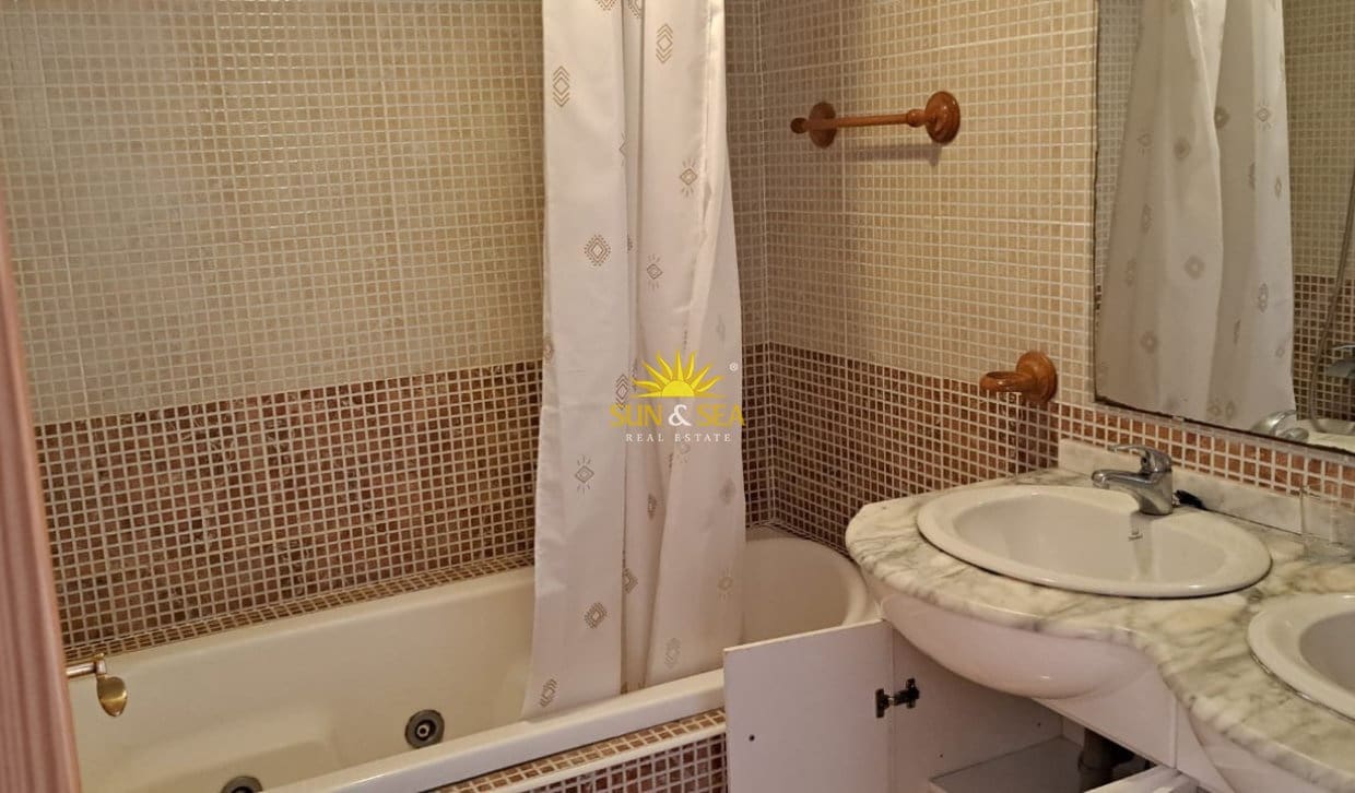 3 quarto Apartamento para arrendar em Orihuela Costa com piscina - 1 200 € (Ref: 10073248)