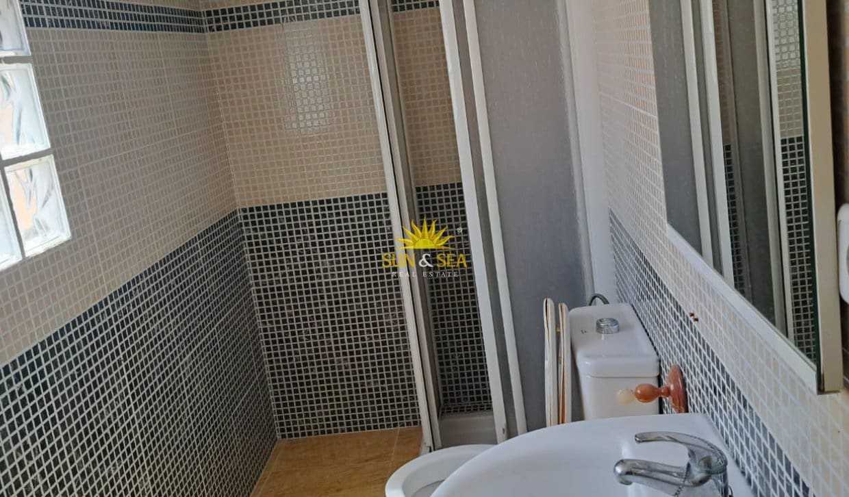 3 quarto Apartamento para arrendar em Orihuela Costa com piscina - 1 200 € (Ref: 10073248)