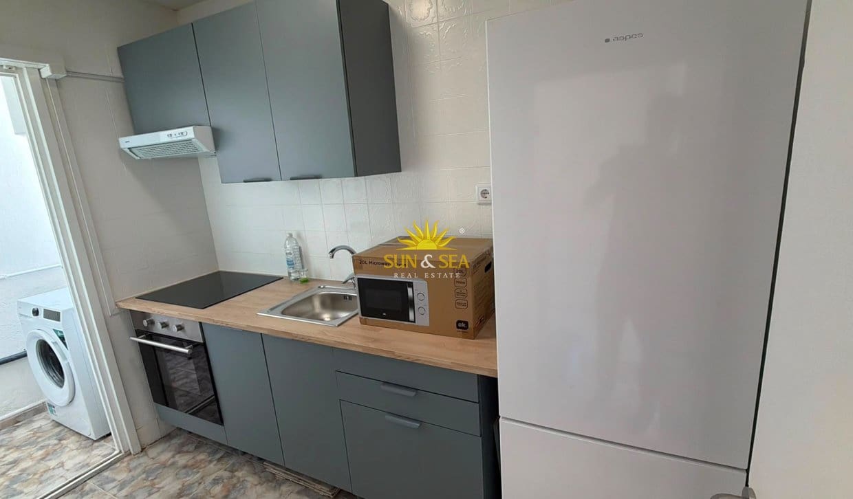 Apartamento de 2 habitaciones en Alicante / Alacant ciudad en alquiler - 925 € (Ref: 10076839)