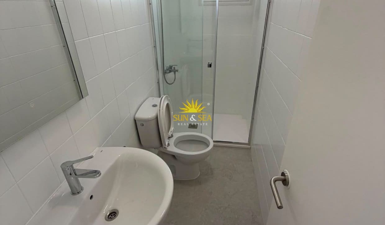 Apartamento de 2 habitaciones en Alicante / Alacant ciudad en alquiler - 925 € (Ref: 10076839)