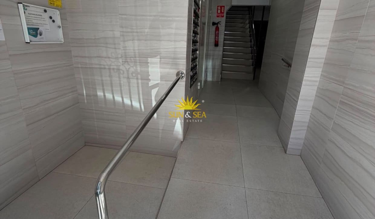 Apartamento de 2 habitaciones en Alicante / Alacant ciudad en alquiler - 925 € (Ref: 10076839)