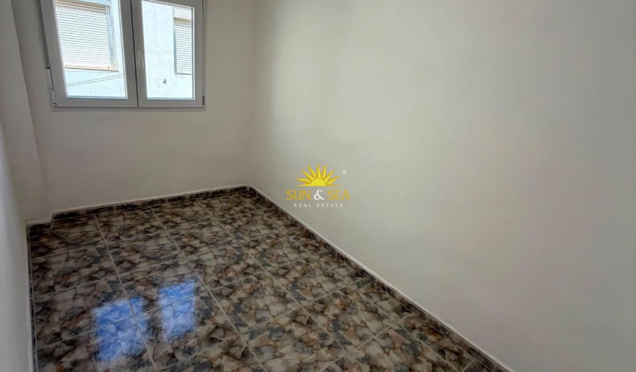Apartamento de 2 habitaciones en Alicante / Alacant ciudad en alquiler - 925 € (Ref: 10076839)