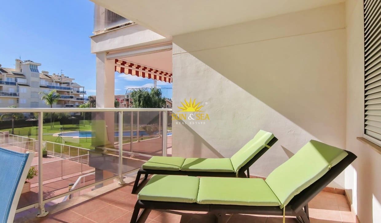   2 soveværelse   ferieLejlighed i Denia   med   swimmingpool  garage  - € 700 (Ref: 10077050)