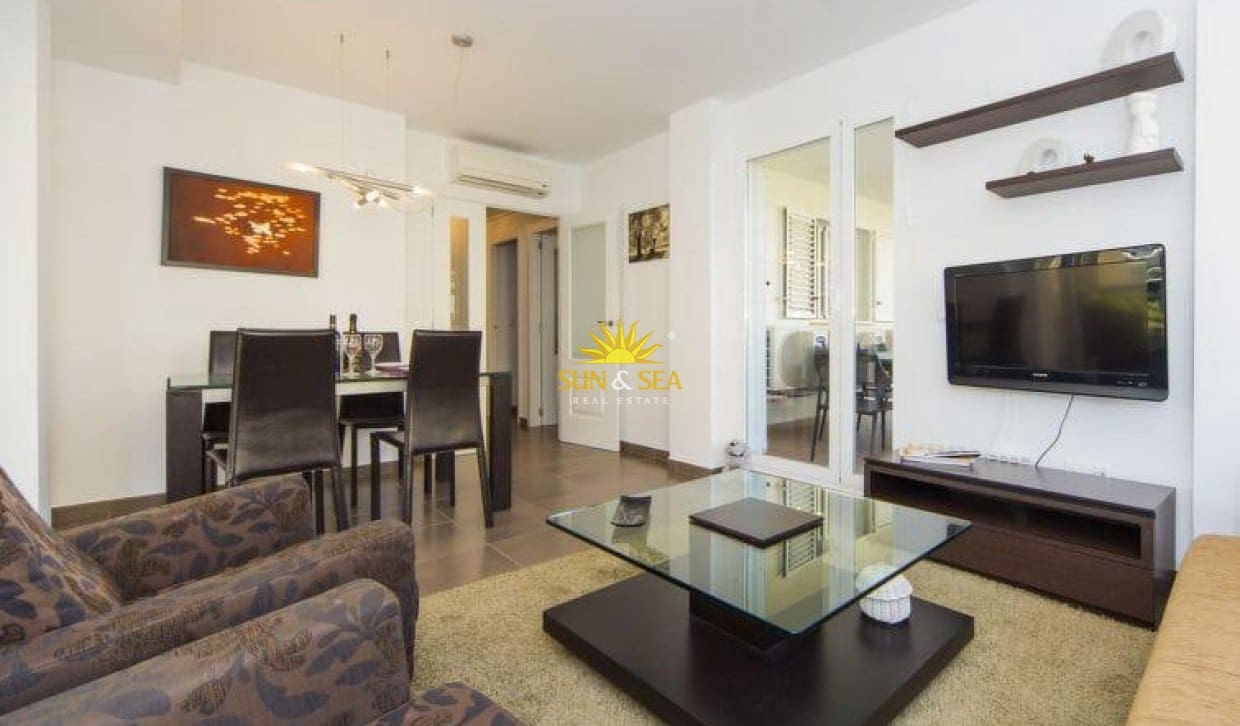   2 soveværelse   ferieLejlighed i Denia   med   swimmingpool  garage  - € 700 (Ref: 10077050)