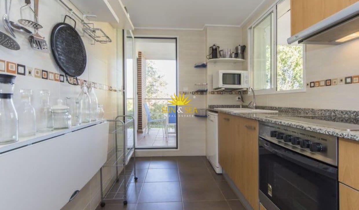   2 soveværelse   ferieLejlighed i Denia   med   swimmingpool  garage  - € 700 (Ref: 10077050)