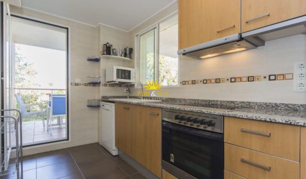   2 soveværelse   ferieLejlighed i Denia   med   swimmingpool  garage  - € 700 (Ref: 10077050)