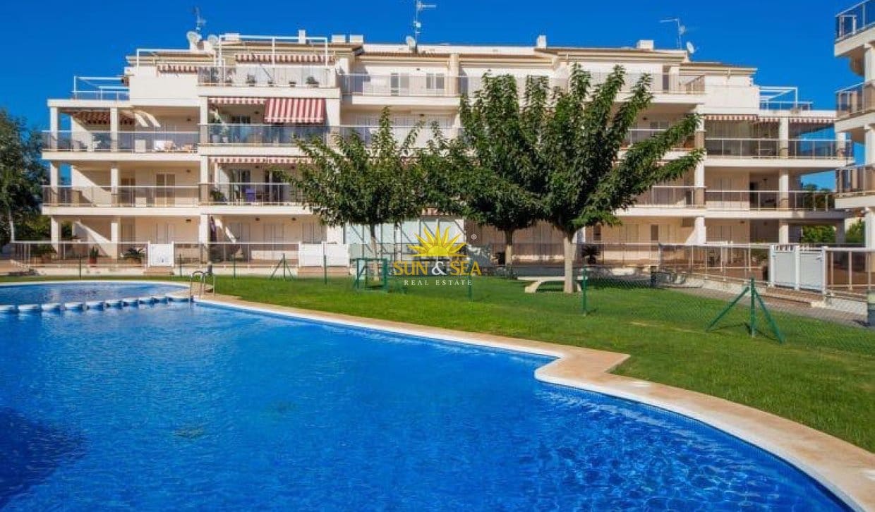   2 soveværelse   ferieLejlighed i Denia   med   swimmingpool  garage  - € 700 (Ref: 10077050)