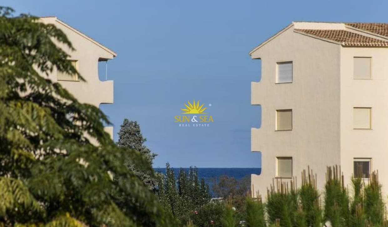   2 soveværelse   ferieLejlighed i Denia   med   swimmingpool  garage  - € 700 (Ref: 10077050)