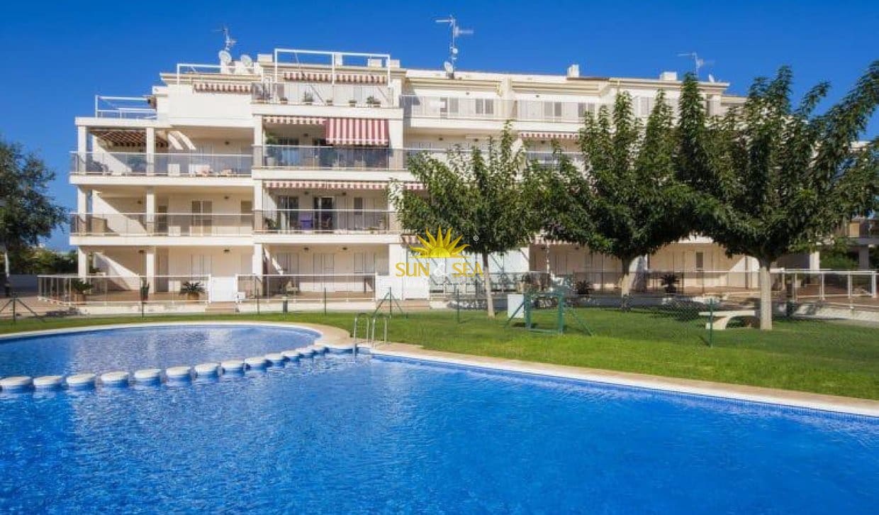   2 soveværelse   ferieLejlighed i Denia   med   swimmingpool  garage  - € 700 (Ref: 10077050)