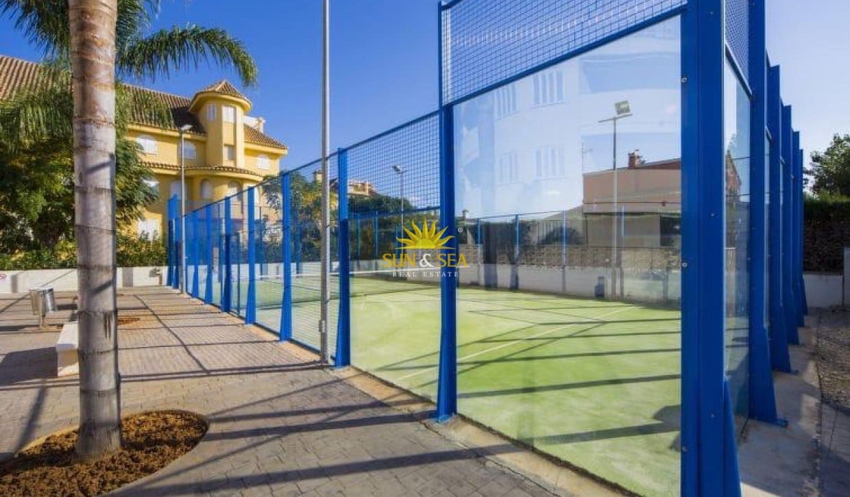   2 soveværelse   ferieLejlighed i Denia   med   swimmingpool  garage  - € 700 (Ref: 10077050)