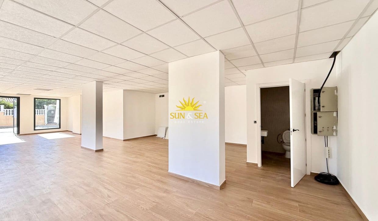 1 makuuhuone Kaupallinen vuokrattavana paikassa Orihuela Costa - 2 700 € (Ref: 10077051)