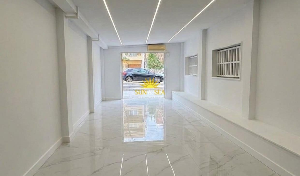 1 quarto Comercial para arrendar em Orihuela Costa - 1 500 € (Ref: 10077052)