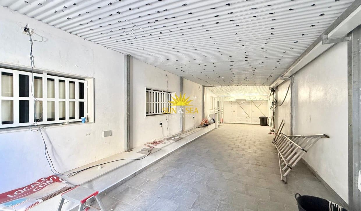 1 quarto Comercial para arrendar em Orihuela Costa - 1 500 € (Ref: 10077052)