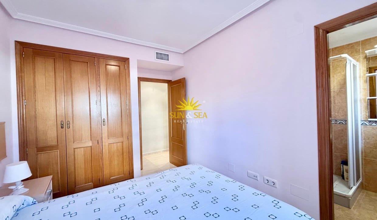 2 sovrum Lägenhet att hyra i Guardamar del Segura med pool garage - 950 € (Ref: 10077053)