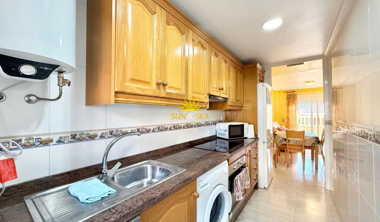 2 sovrum Lägenhet att hyra i Guardamar del Segura med pool garage - 950 € (Ref: 10077053)