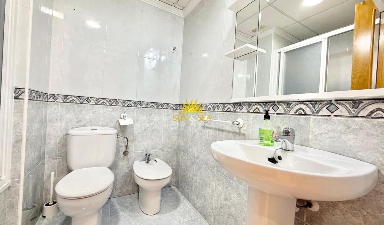 2 sovrum Lägenhet att hyra i Guardamar del Segura med pool garage - 950 € (Ref: 10077053)