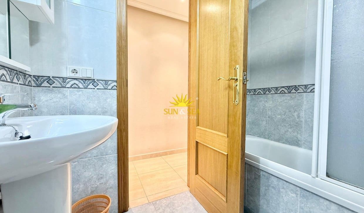 2 sovrum Lägenhet att hyra i Guardamar del Segura med pool garage - 950 € (Ref: 10077053)