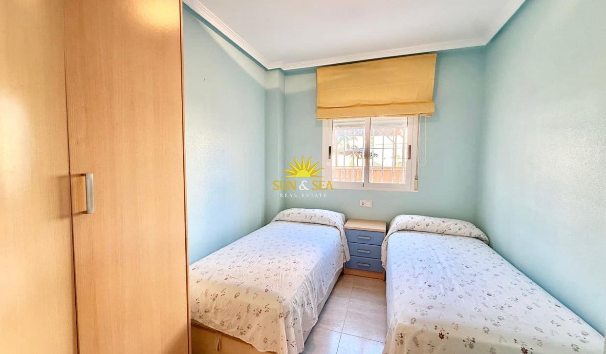 2 sovrum Lägenhet att hyra i Guardamar del Segura med pool garage - 950 € (Ref: 10077053)