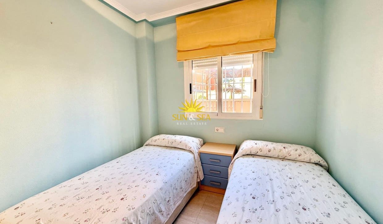 2 sovrum Lägenhet att hyra i Guardamar del Segura med pool garage - 950 € (Ref: 10077053)