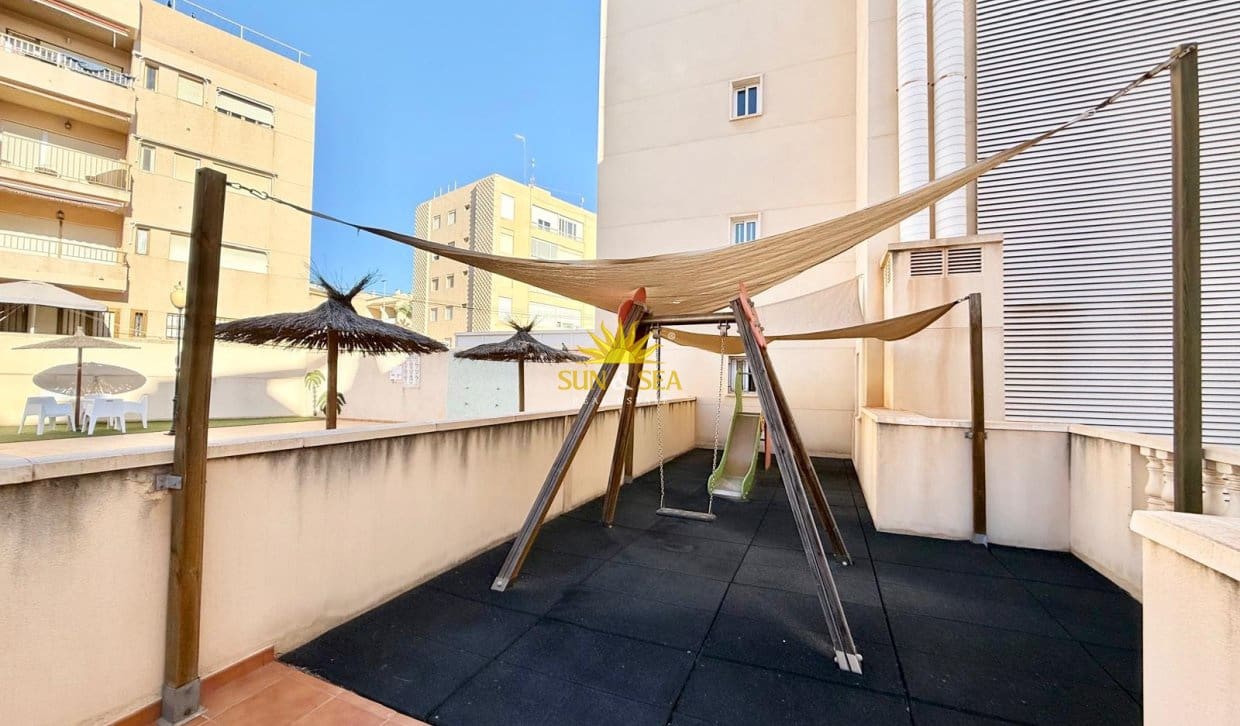 2 sovrum Lägenhet att hyra i Guardamar del Segura med pool garage - 950 € (Ref: 10077053)
