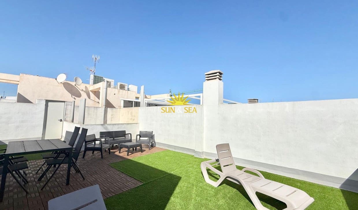 2 Zimmer Apartment zu vermieten in Torrevieja mit Garage - 1.500 € (Ref: 10077054)