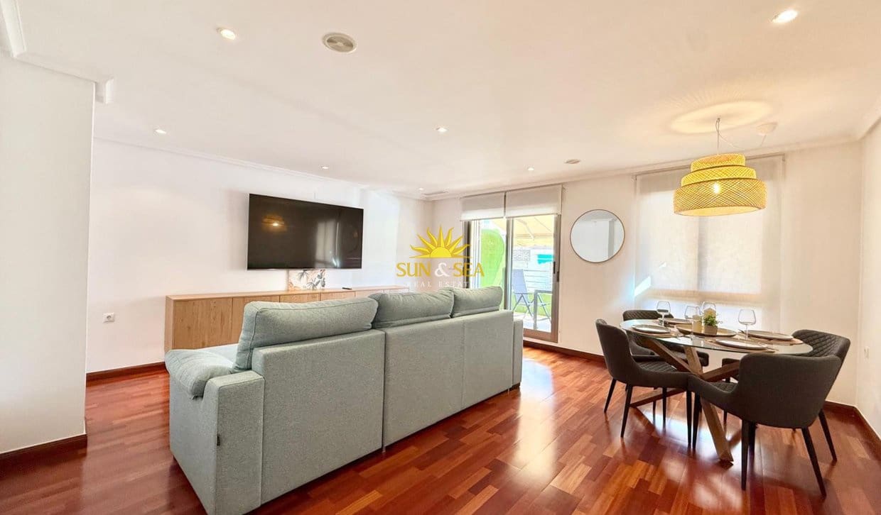 2 Zimmer Apartment zu vermieten in Torrevieja mit Garage - 1.500 € (Ref: 10077054)